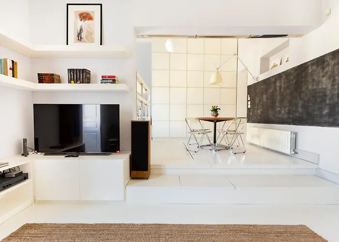 Apartment Charm And Style In Centre