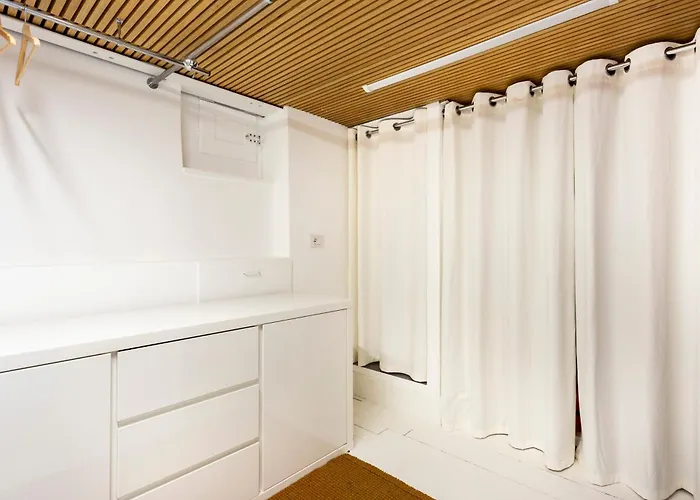 Charm And Style In Centre Apartment *