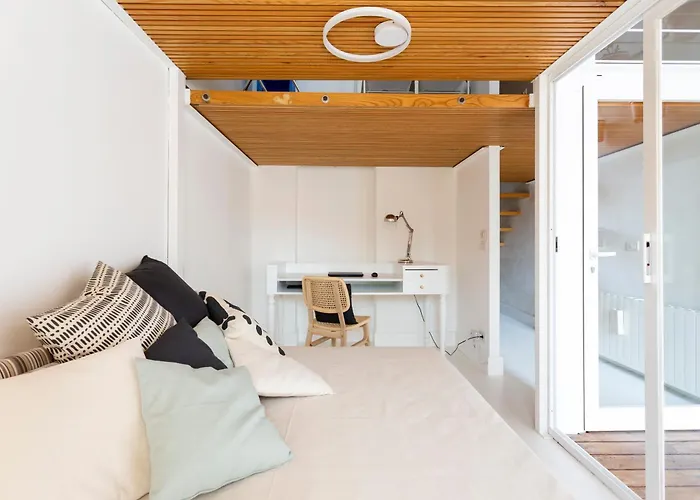 Charm And Style In Centre Apartment *
