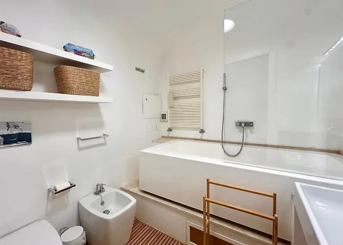 Charm And Style In Centre Apartment *